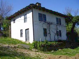  The old rural hoise near by  the Balkan Mountains, between  Troyan and Lovetch