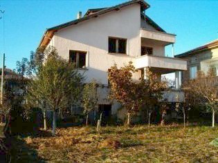 built property in the center of the balneological resort Hisar