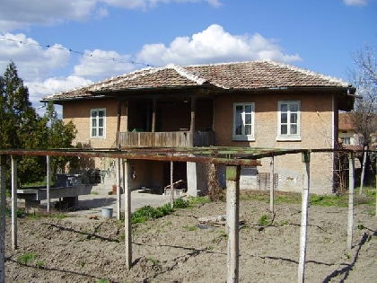 Cheap old authentic house in Pleven region