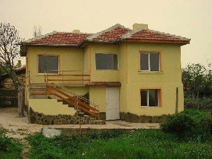 Do not miss this offer to purchase in two storey Bulgarian property at a reasonable price!