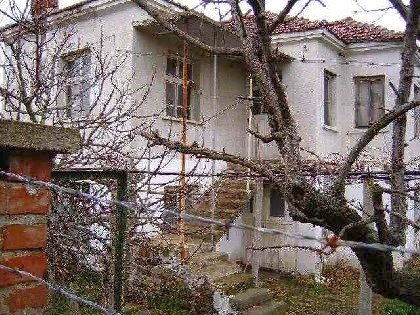 Two storey property located in the outskirts of village near Yambol and 60km away from Burgas,Property in bulgaria, House in bulgaria , House for sale near Yambol, buy rural property, rural house, rural Bulgarian house, bulgarian property, rural property, buy property near Elhovo, Yambol property