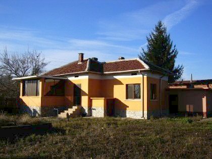 Cozy house in Bulgarian style situated on the bank of the Danube River,Property in bulgaria, House in Bulgaria, Bulgarian property, Bulgarian house, buy house in Bulgaria, Bulgarian house for sale, brick house, brick property, house for sale in Rousse, Bulgarian estate, Bulgaran brick house